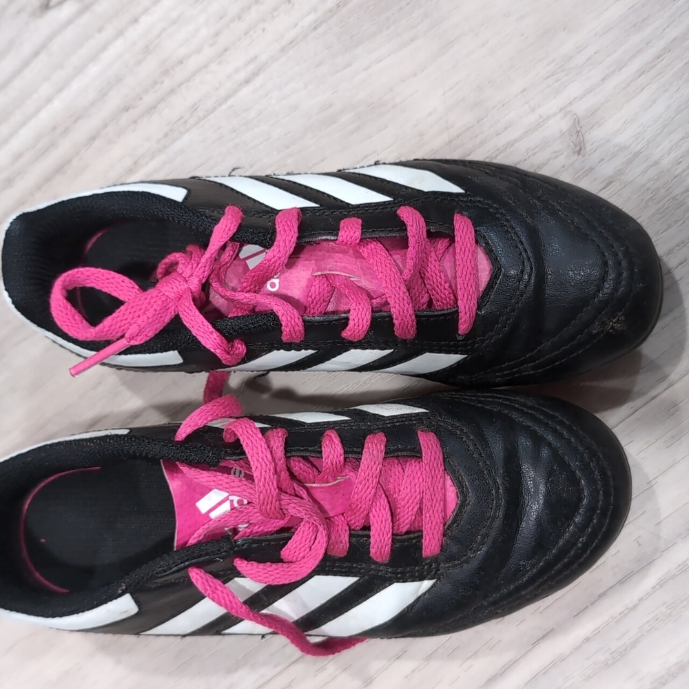 Soccer cleats